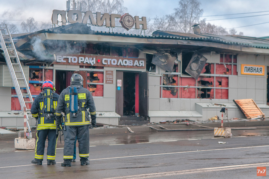 Здание сгоревшего ночного клуба «Полигон» в Костроме, 5 ноября 2022 года. Фото «7х7» Здание сгоревшего ночного клуба «Полигон» в Костроме, 5 ноября 2022 года. Фото «7х7»